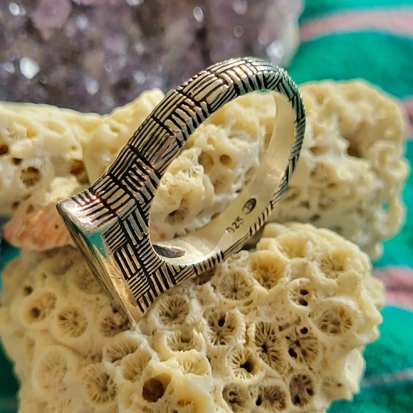 Beautiful sterling silver ring with genuine shell inlay. - Picture 6 of 8